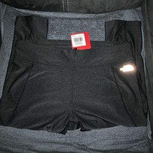 NWT THE NORTH FACE CAPRI LEGGINGS!